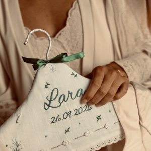 Funda bordada para percha