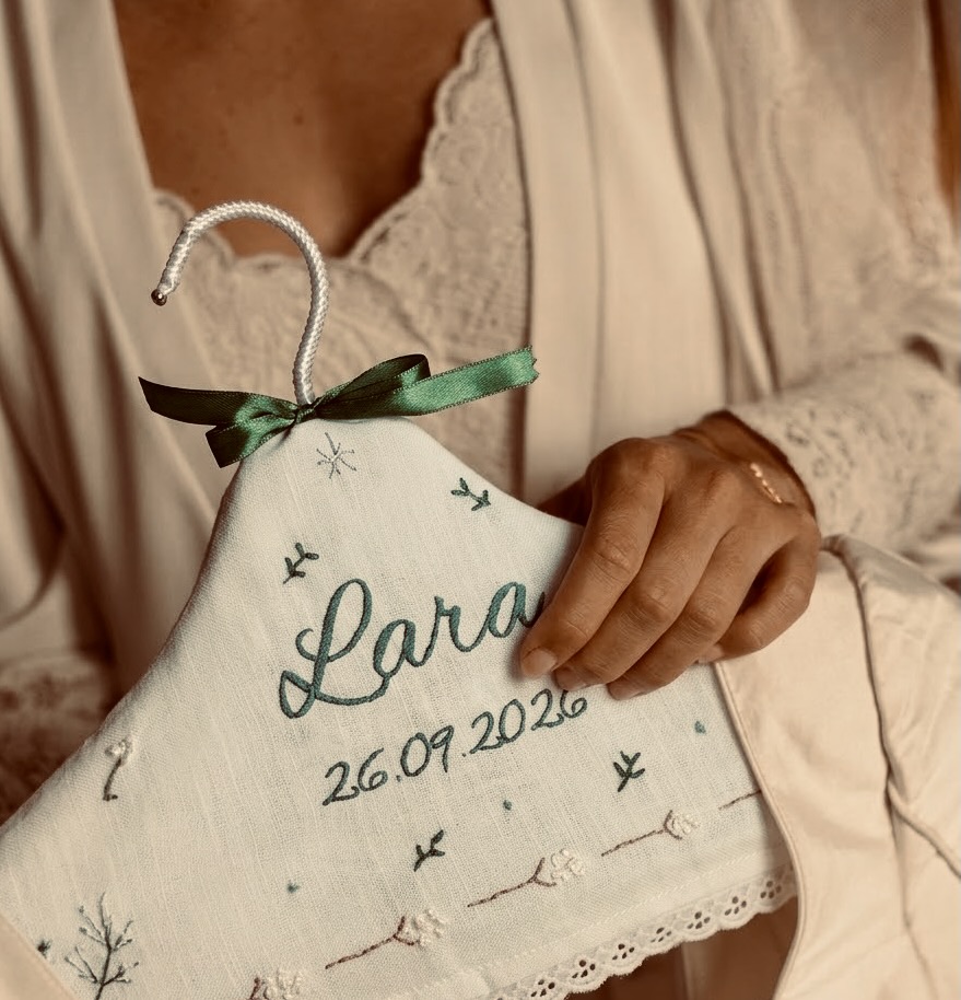 Funda bordada para percha